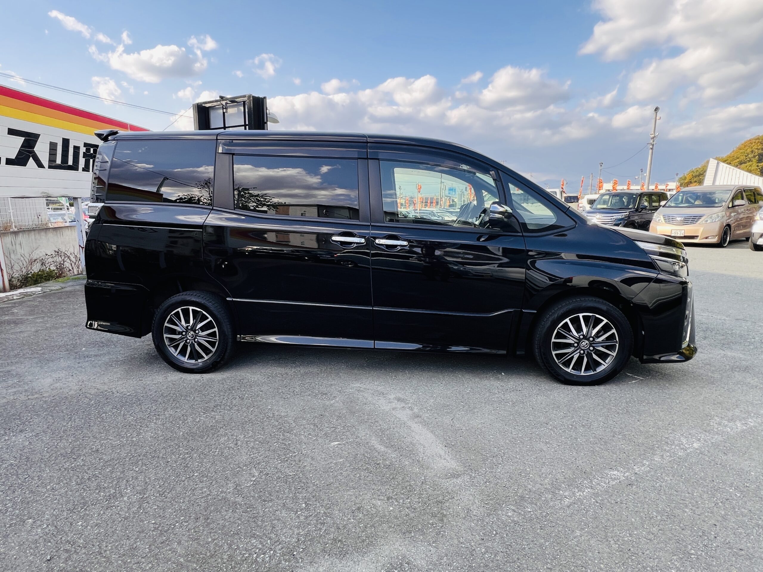 2019 TOYOTA VOXY 4WD