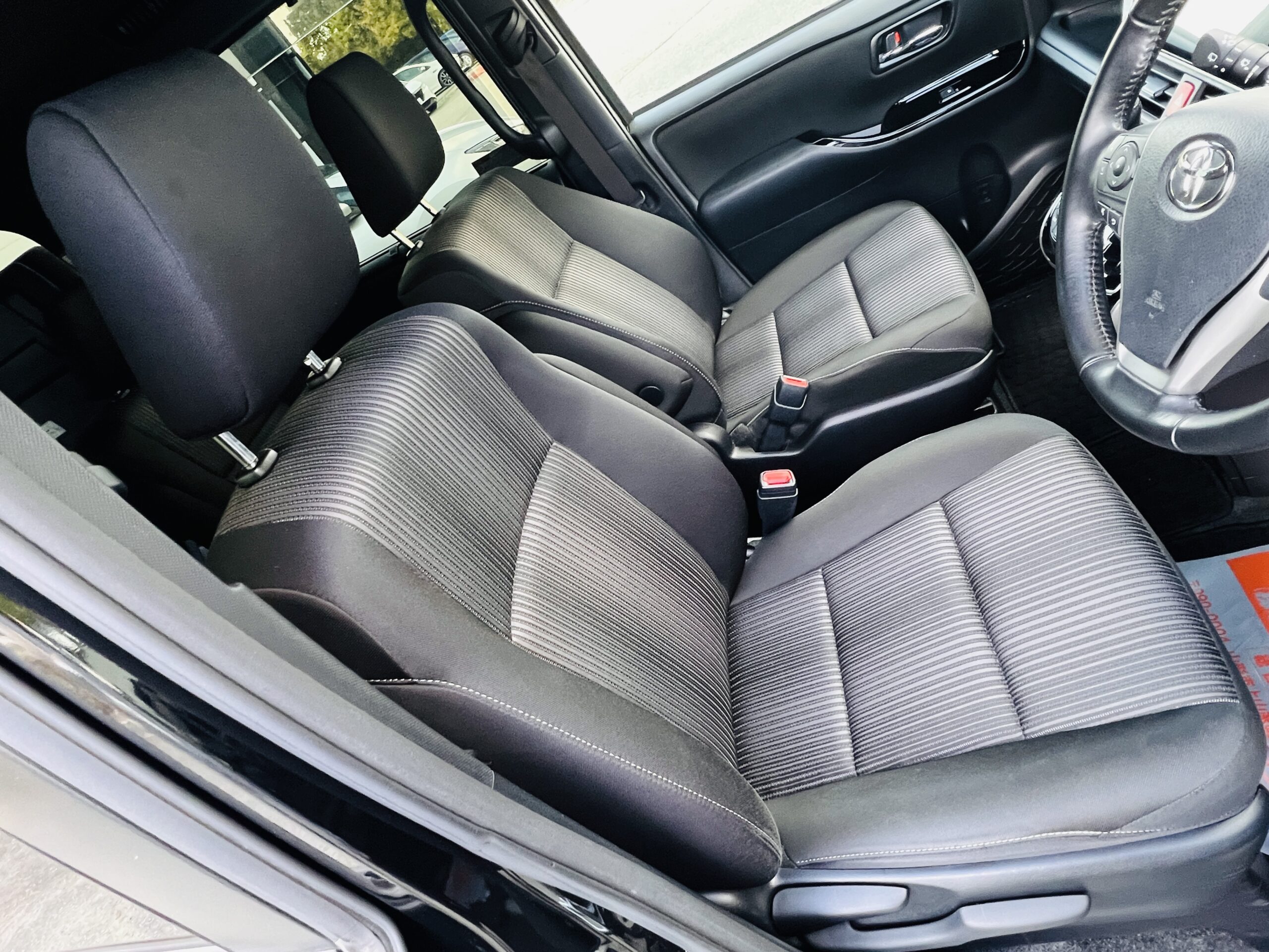 2019 TOYOTA VOXY 4WD