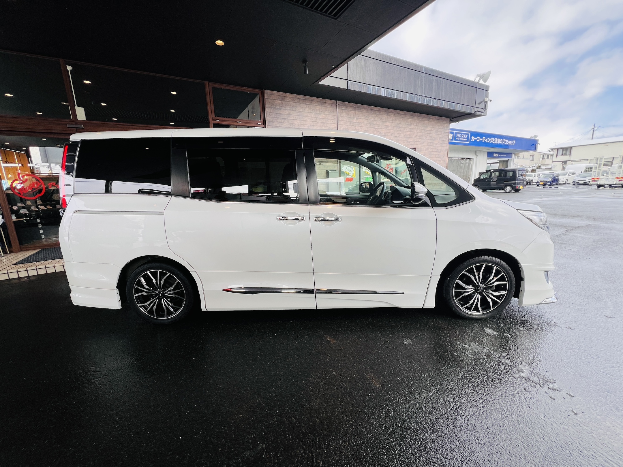 2019 TOYOTA ESQUIRE GI PREMIUM PACKAGE 4WD