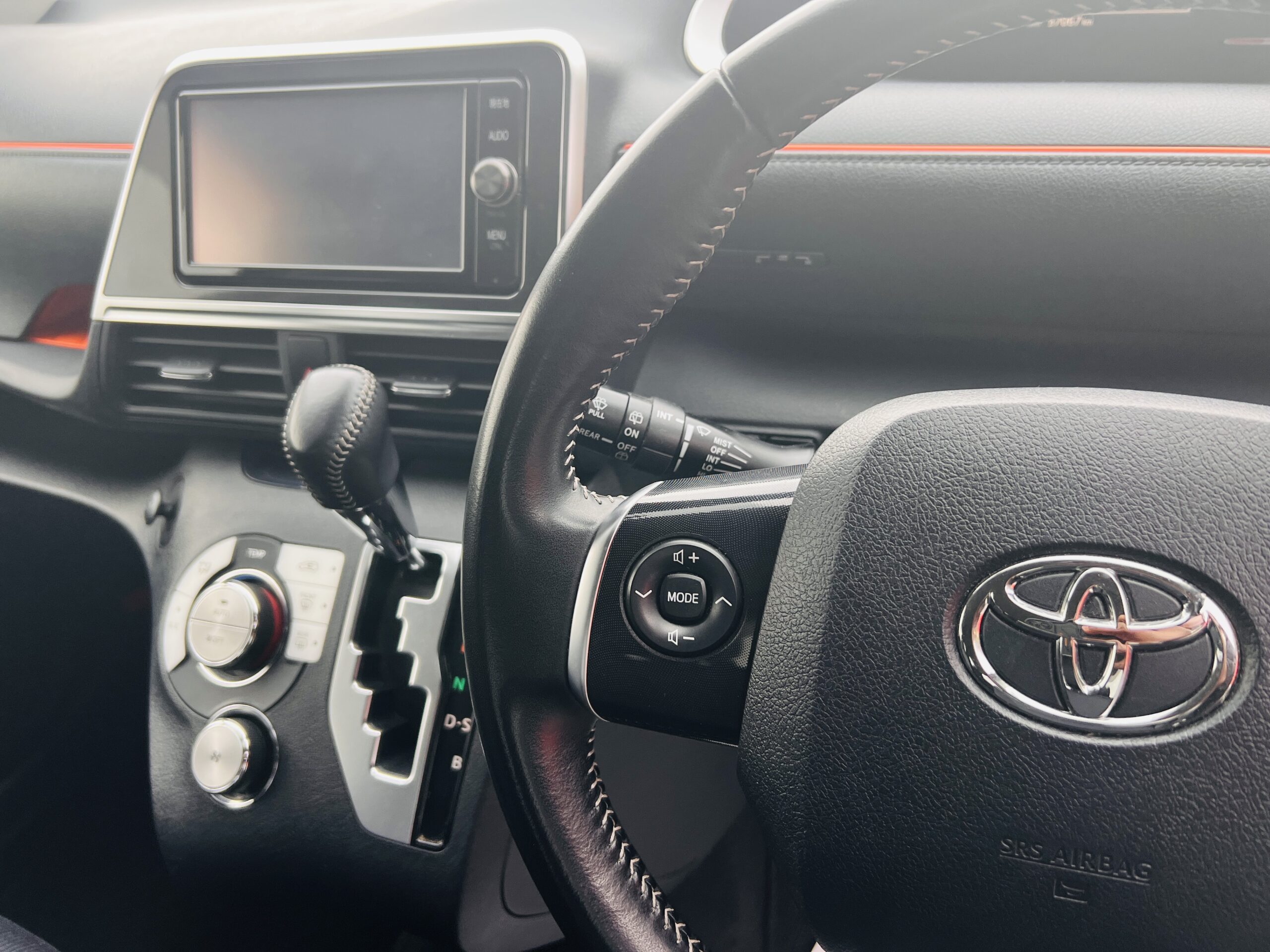 2017 TOYOTA SIENTA G 4WD