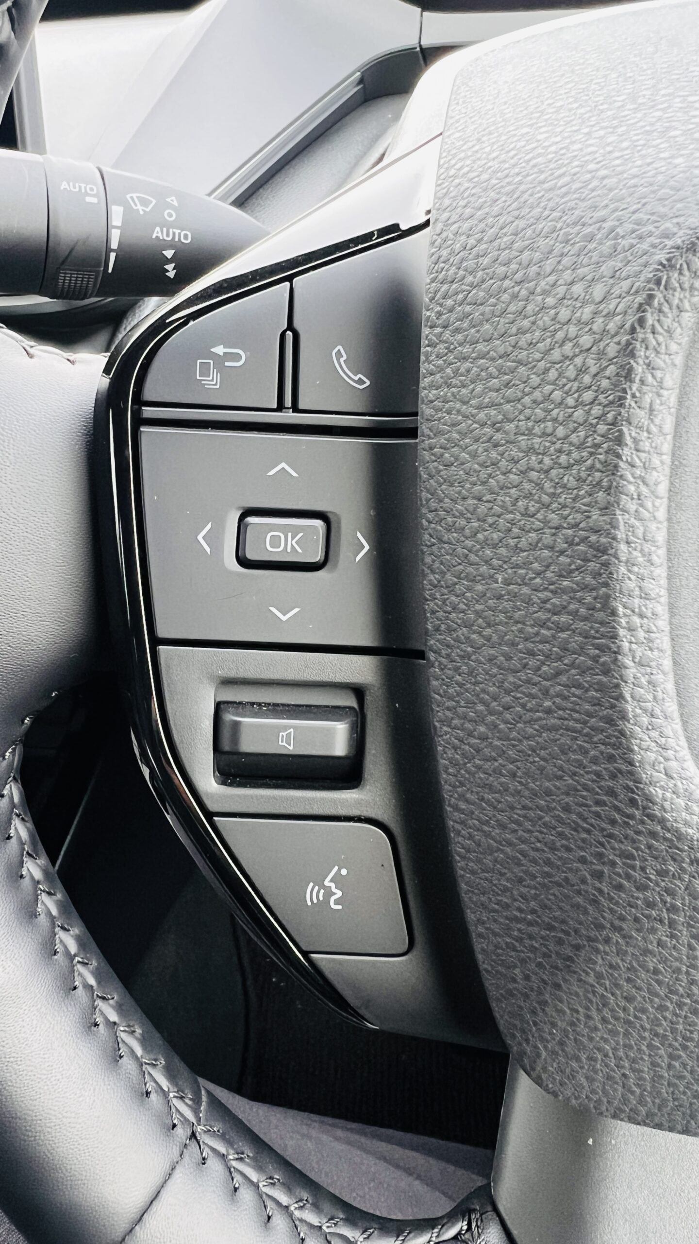 2024 TOYOTA PRIUS Z 4WD