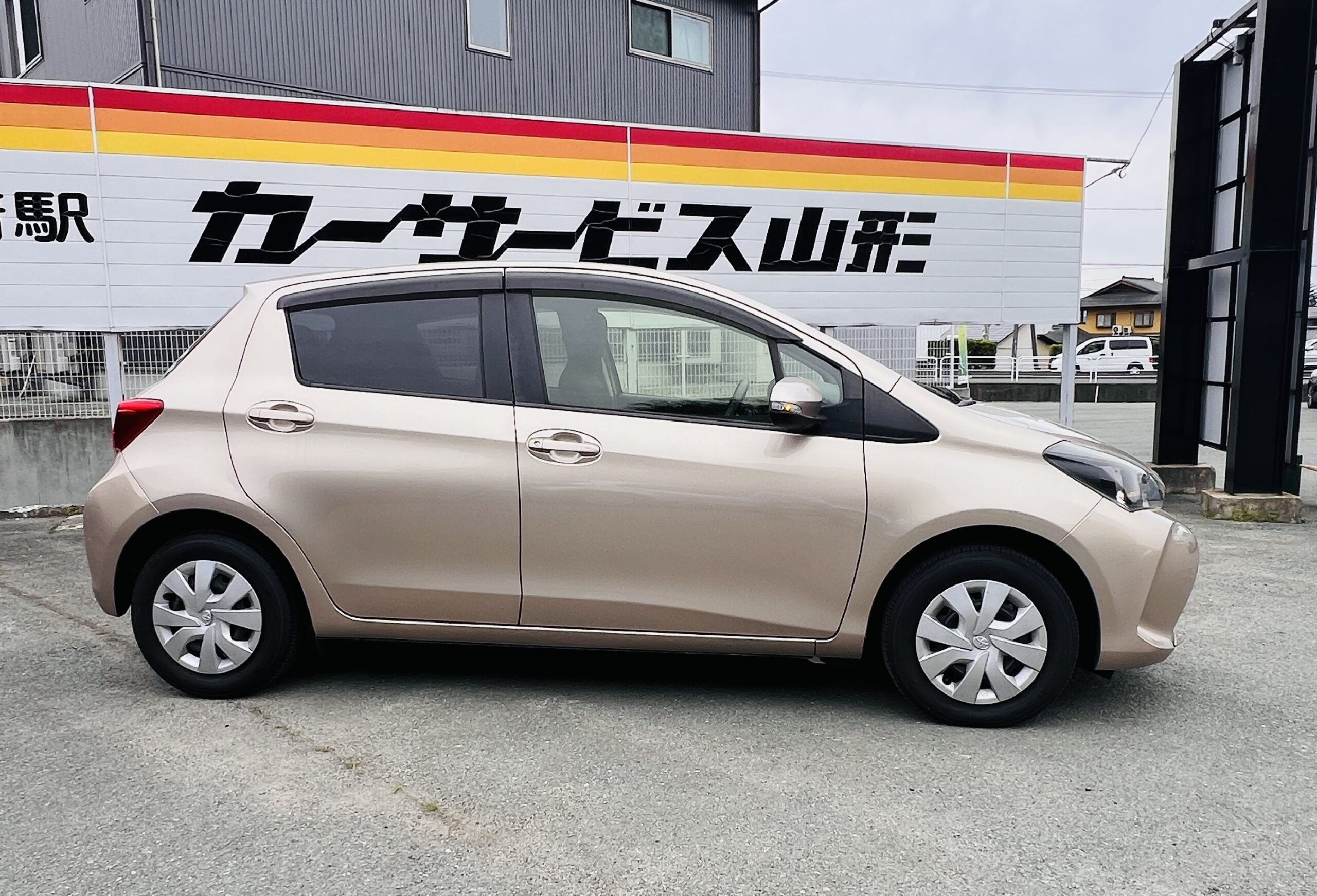 2015 TOYOTA VITZ F