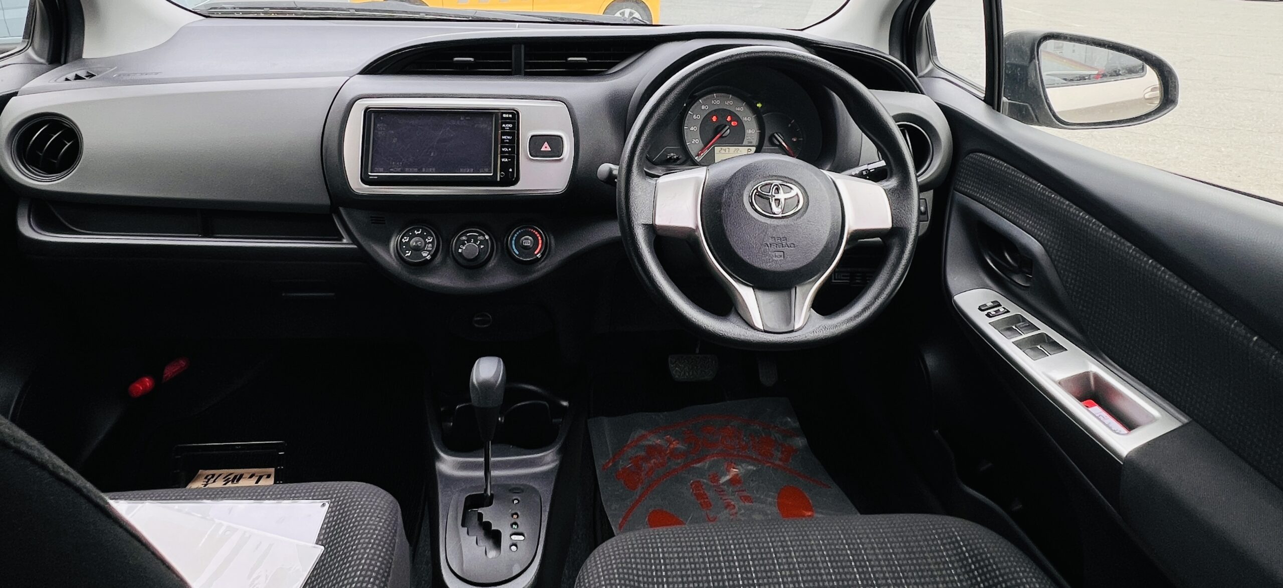 2015 TOYOTA VITZ F